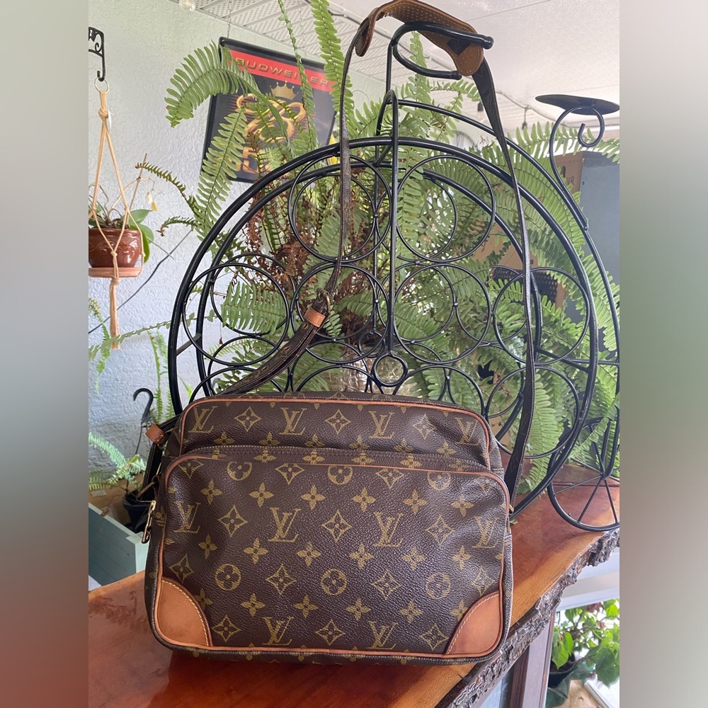 Louis Vuitton Nile Messenger Crossbody/Shoulder Bag W/COA